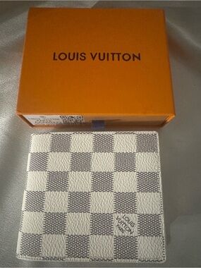 Louis Vuitton Damier Azur bifold wallet! In the cream colorway🔥New!